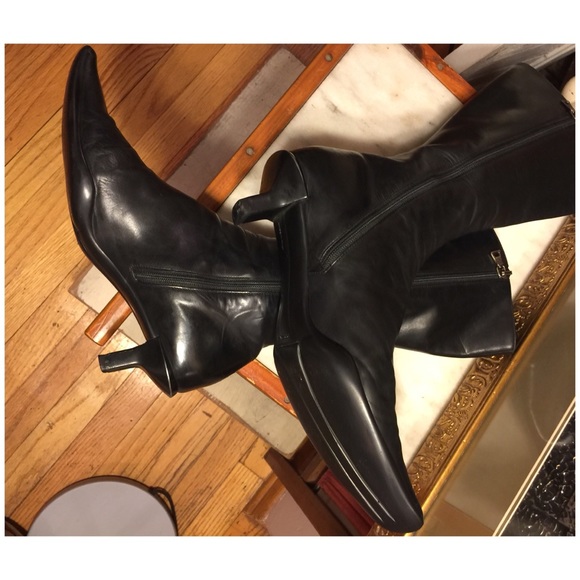 SALE🌷6.5- PRADA BLACK ITALIAN LEATHER BOOTS - Picture 5 of 8